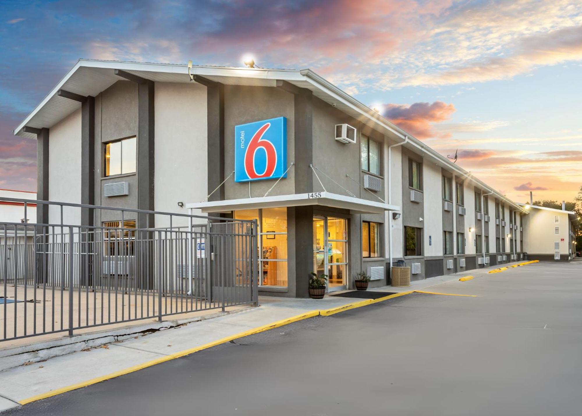 Motel 6 Ogden, Ut- Downtown Dış mekan fotoğraf